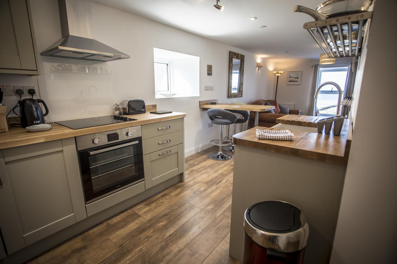 Waters Edge Holiday Apartments Benllech Bagian luar foto